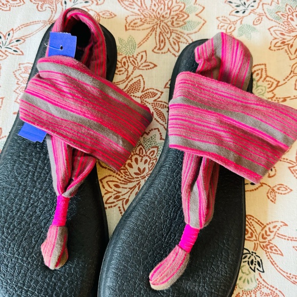 Sanuk | yoga mat strap around ankle sandals - Picture 2 of 3